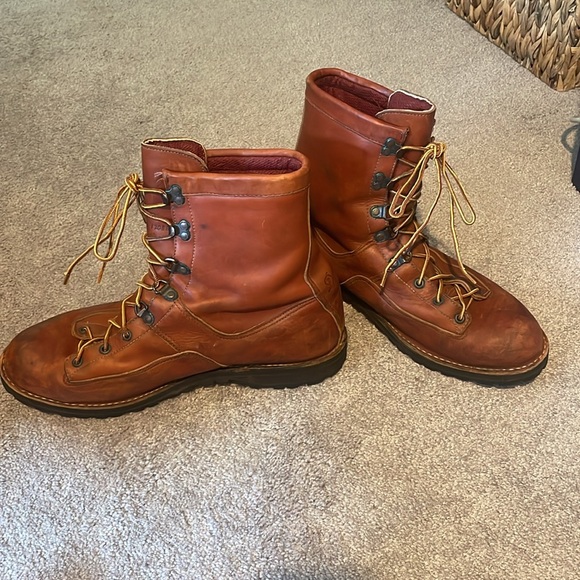 Men’s Insulated Danner work boots. Style number pictured above. - Picture 5 of 8